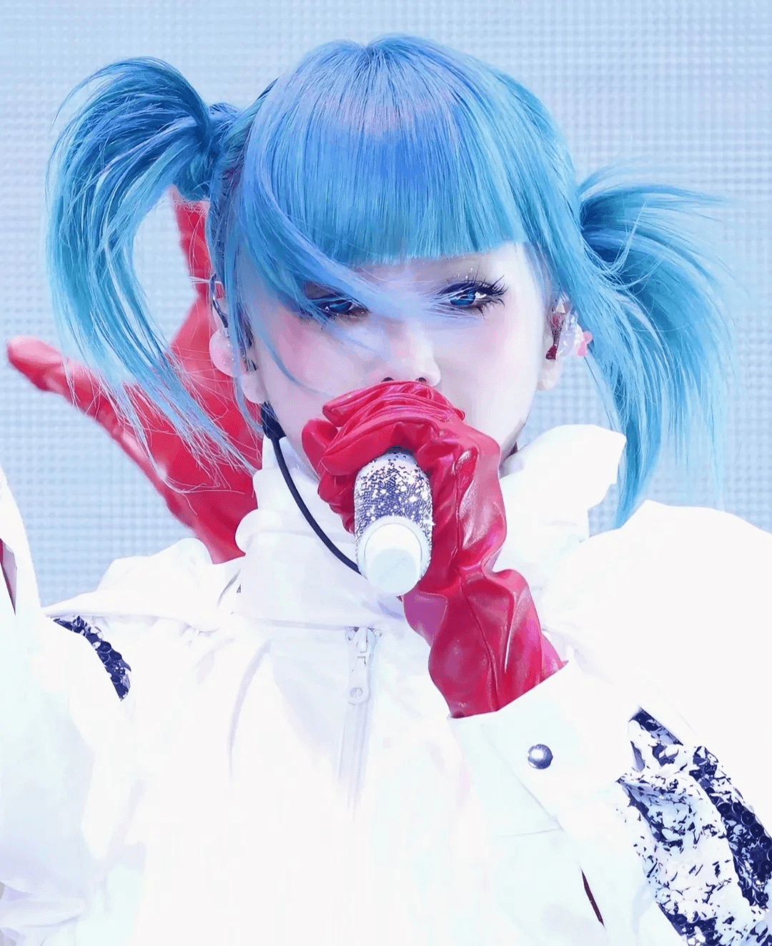 걸그룹 XG 커스텀 마이크 화이트 & 블랙 그라데이션 큐빅